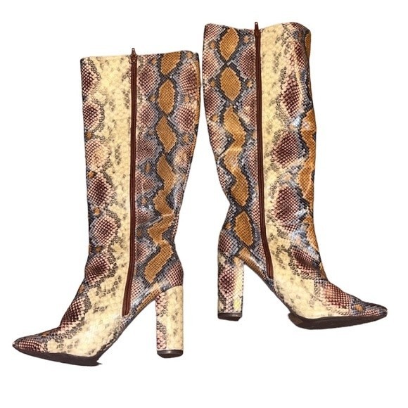 Bamboo Bellflower-41 Snake print tall boots 8.5 - Picture 2 of 5